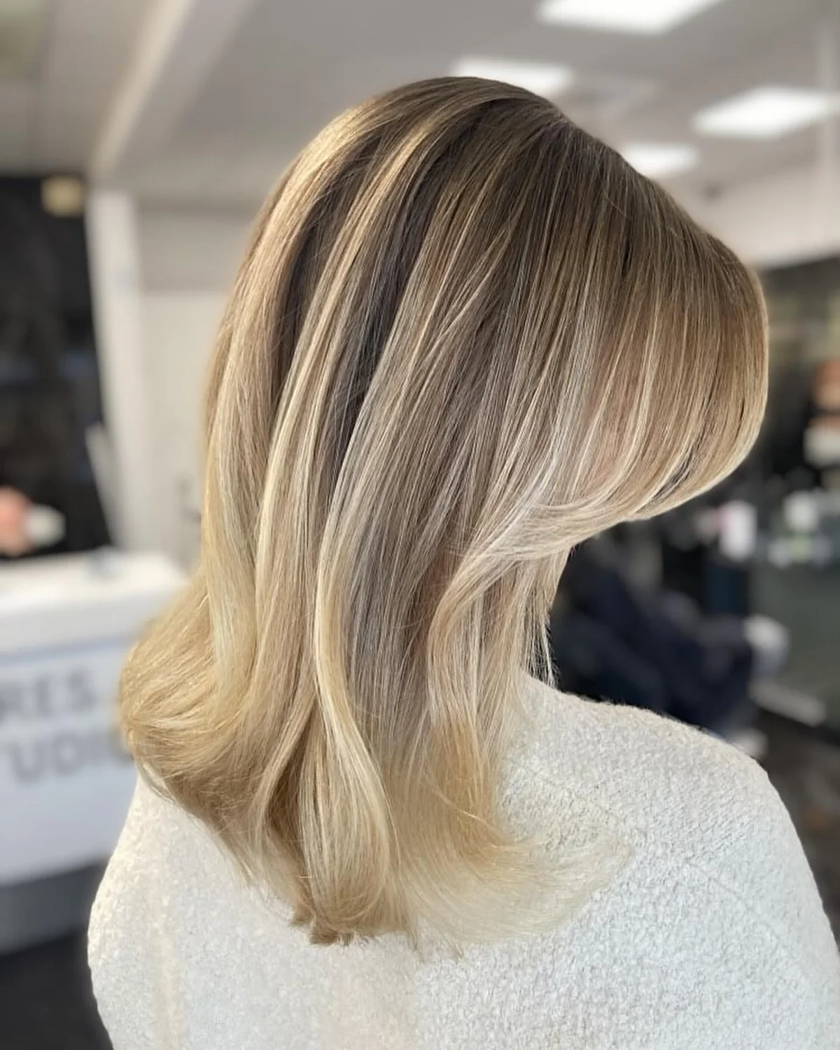 Balayage och folieslingor från salongens Instagram